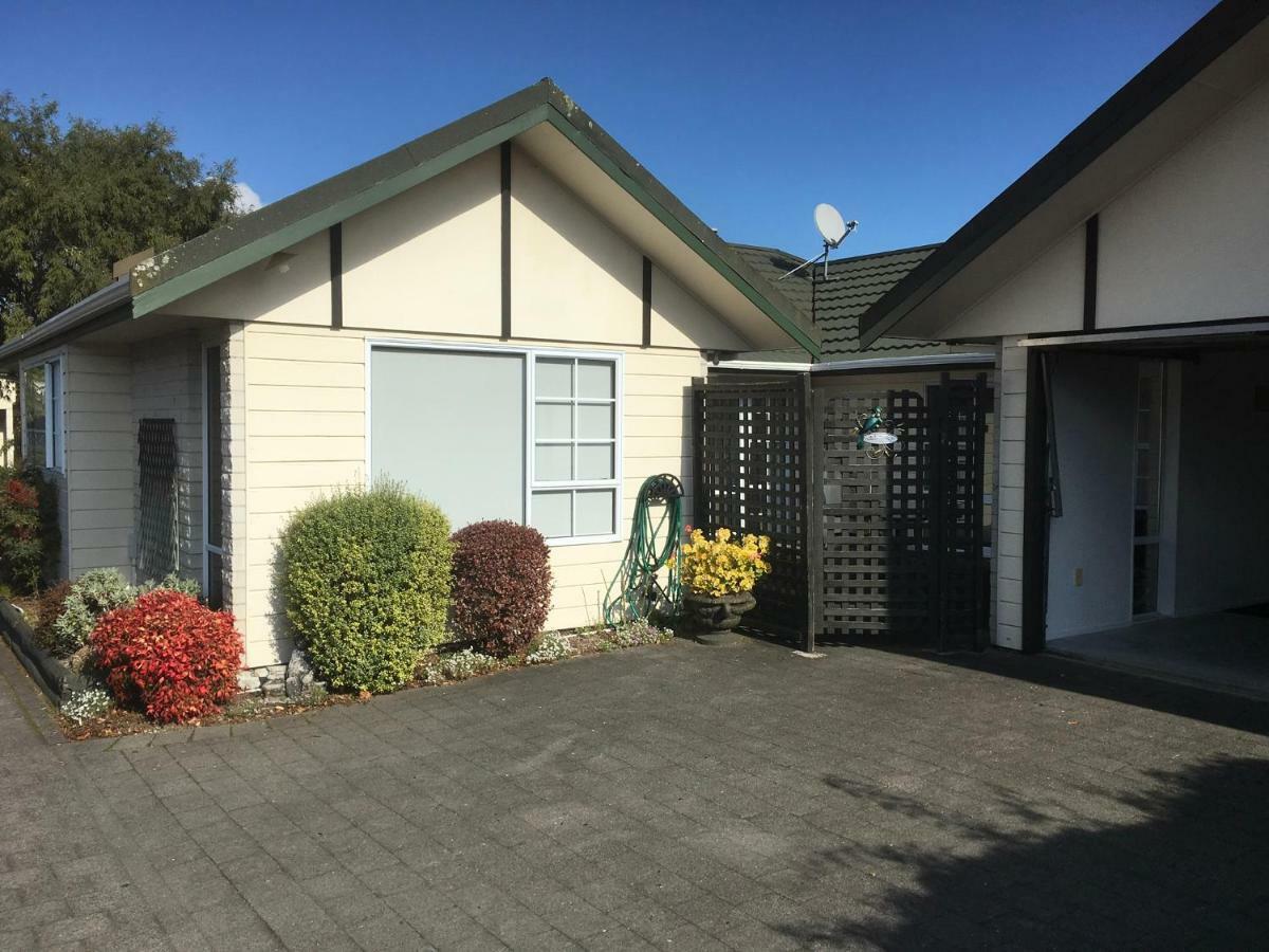 Tui House Villa Lago Lago Taupo Exterior foto